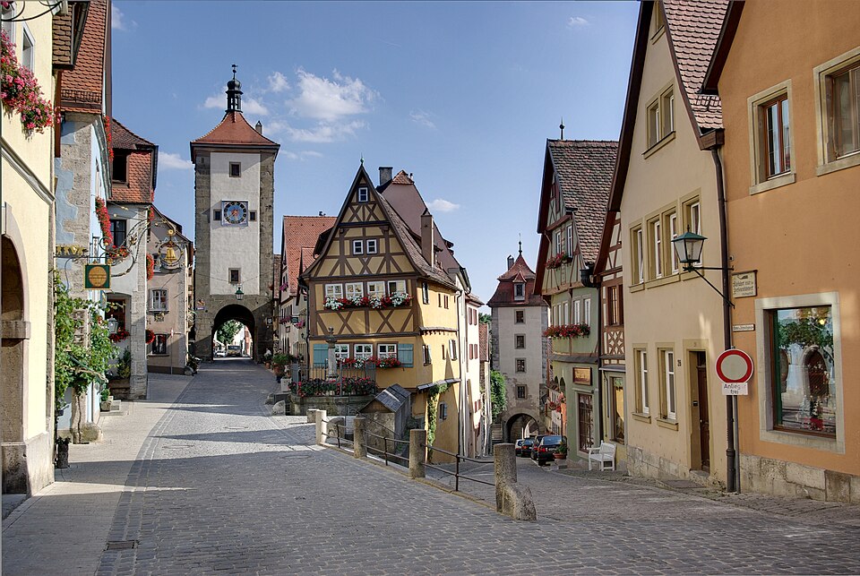 Umzug von Rothenburg ob der Tauber nach Zypern per Palette: Rothenburg BW in Rothenburg ob der Tauber – Foto: Berthold Werner, Public domain, via Wikimedia Commons Umzug von Rothenburg ob der Tauber nach Zypern per Palette: Rothenburg BW in Rothenburg ob der Tauber