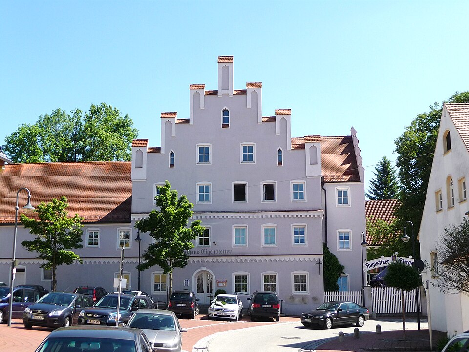 Umzug von Rottenburg an der Laaber nach Zypern per Container: Brauereigasthof Rottenburg in Rottenburg an der Laaber – Foto: Konrad Lackerbeck, Public domain, via Wikimedia Commons Umzug von Rottenburg an der Laaber nach Zypern per Container: Brauereigasthof Rottenburg in Rottenburg an der Laaber