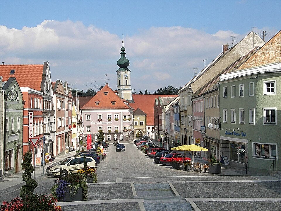 Umzug von Rotthalmünster nach Zypern per Container: Marktplatz Rotthalmünster – Foto: Konrad Lackerbeck, CC BY-SA 3.0, via Wikimedia Commons Umzug von Rotthalmünster nach Zypern per Container: Marktplatz Rotthalmünster
