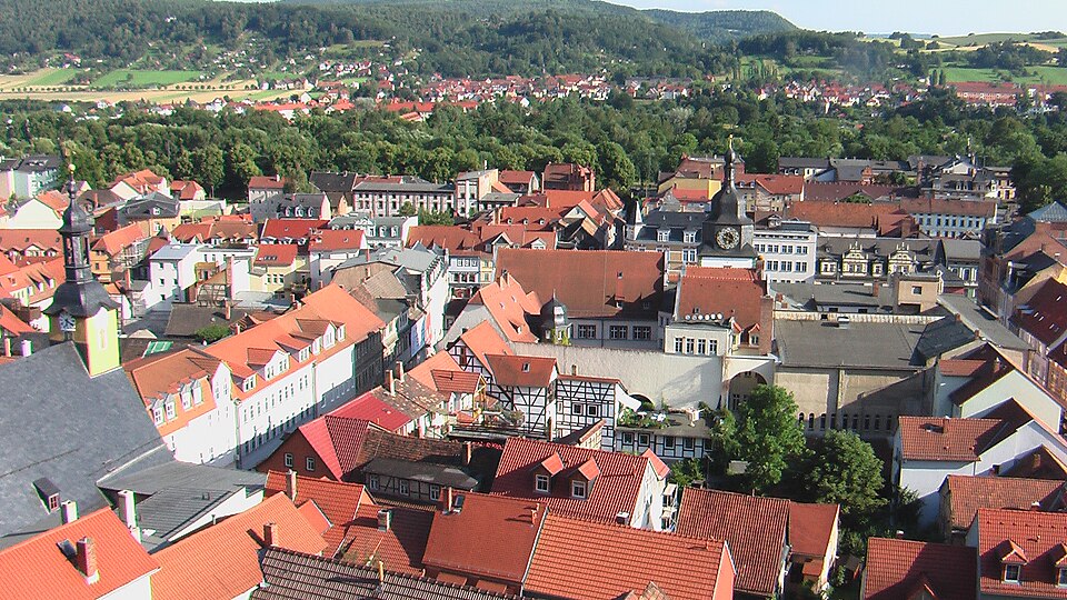 Umzug von Rudolstadt nach Zypern per Container: Stadtansicht Rudolstadt – Foto: Joergsam, CC BY-SA 3.0, via Wikimedia Commons Umzug von Rudolstadt nach Zypern per Container: Stadtansicht Rudolstadt