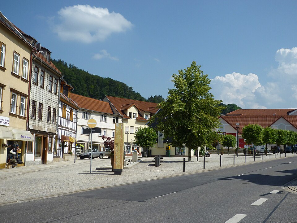 Umzug von Ruhla nach Zypern per Container: Ruhla Neuer Markt – Foto: Bølle, CC BY-SA 3.0, via Wikimedia Commons Umzug von Ruhla nach Zypern per Container: Ruhla Neuer Markt