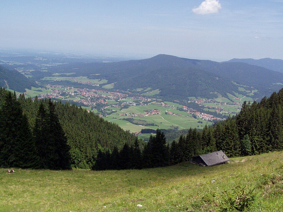 Umzug von Ruhpolding nach Zypern per Container: Stadtansicht Ruhpolding – Foto: Lukas Gerhold (user Ldi91), Public domain, via Wikimedia Commons Umzug von Ruhpolding nach Zypern per Container: Stadtansicht Ruhpolding