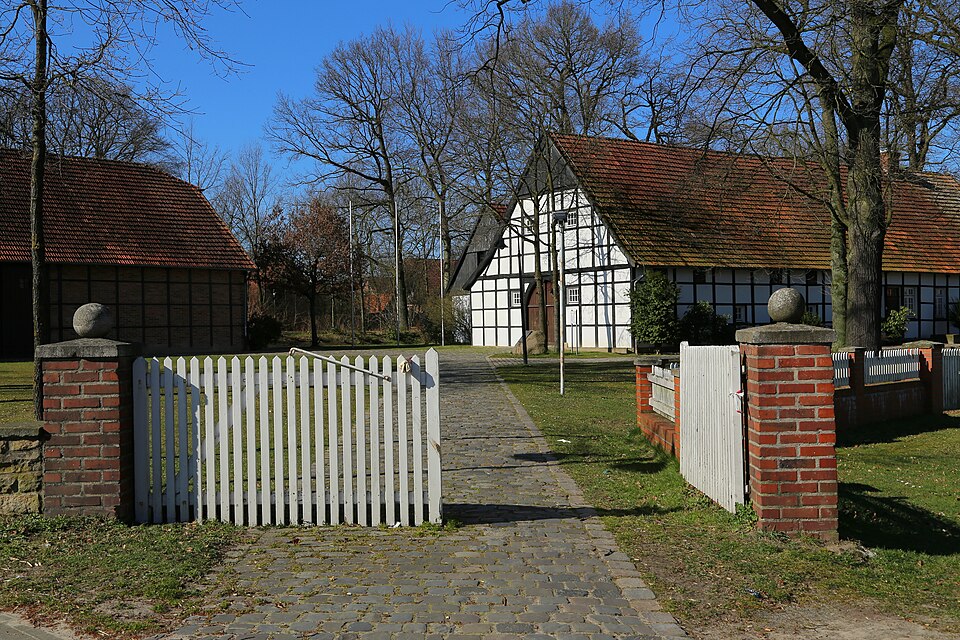 Umzug von Saerbeck nach Zypern per Container: Saerbeck Buergerhaus Buergerscheune – Foto: J.-H. Janßen, CC BY-SA 3.0, via Wikimedia Commons Umzug von Saerbeck nach Zypern per Container: Saerbeck Buergerhaus Buergerscheune