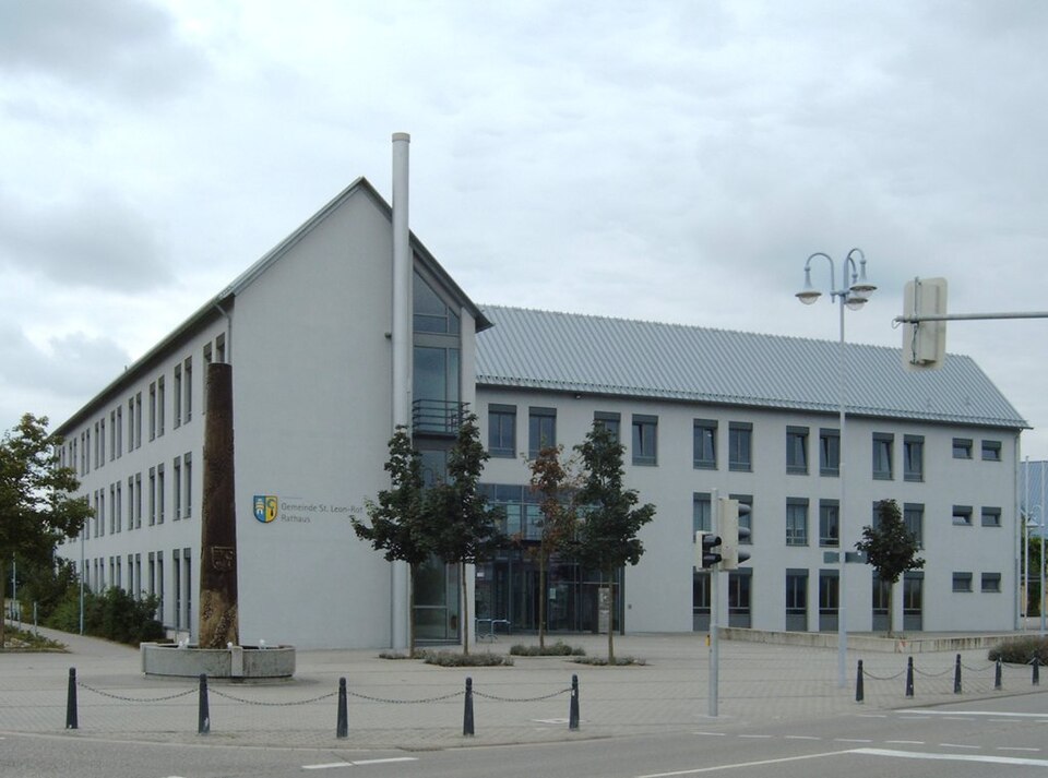 Umzug von Sankt Leon-Rot nach Zypern per Container: St. Leon Rot Rathaus in Sankt Leon-Rot