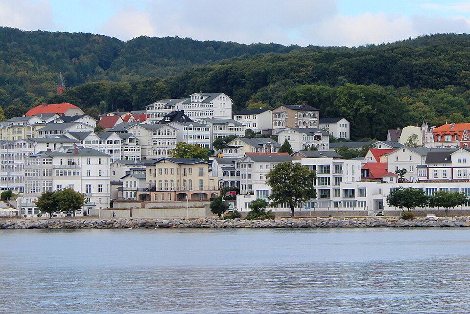 Umzug von Sassnitz nach Zypern per Container: Altstadt von Sassnitz – Foto: Tacachie, CC BY-SA 3.0, via Wikimedia Commons Umzug von Sassnitz nach Zypern per Container: Altstadt von Sassnitz