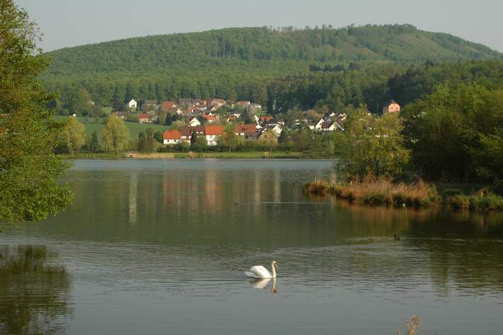 Umzug von Schieder-Schwalenberg nach Zypern per Container: Glashutte am SchiederSee in Schieder-Schwalenberg – Foto: Franz Paus (contact: Frank Benner), CC BY-SA 3.0, via Wikimedia Commons Umzug von Schieder-Schwalenberg nach Zypern per Container: Glashutte am SchiederSee in Schieder-Schwalenberg