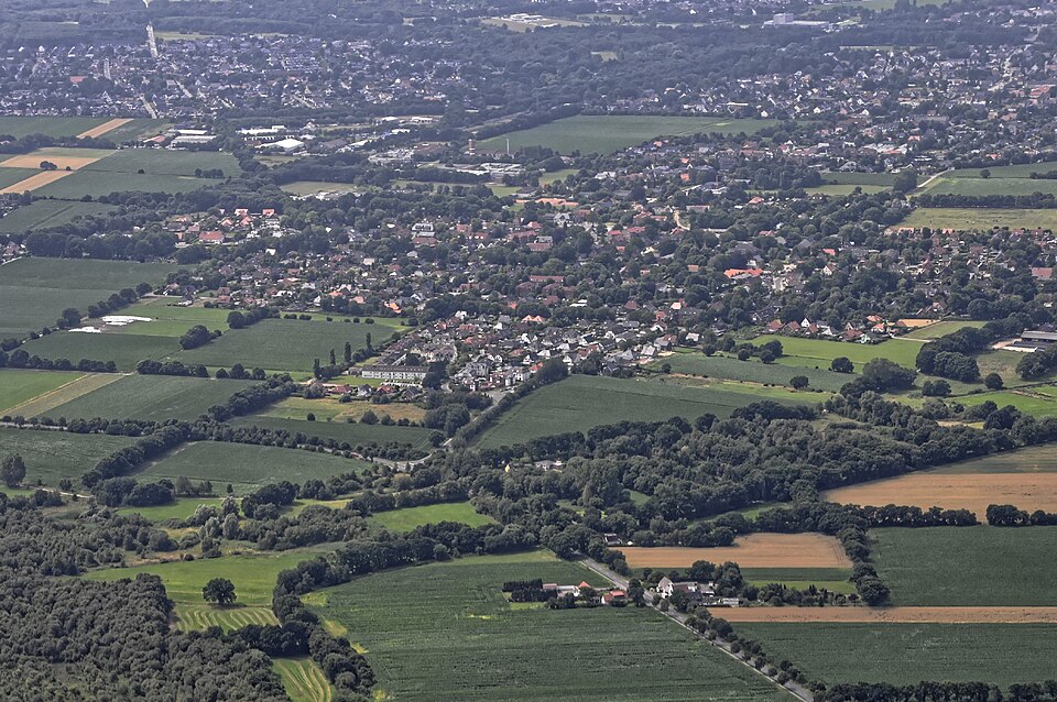 Umzug von Schiffdorf nach Zypern per Container: Flug -Nordholz-Hammelburg by-RaBoe in Schiffdorf – Foto: © Ra Boe / Wikipedia, CC BY-SA 3.0 de, via Wikimedia Commons Umzug von Schiffdorf nach Zypern per Container: Flug -Nordholz-Hammelburg by-RaBoe in Schiffdorf