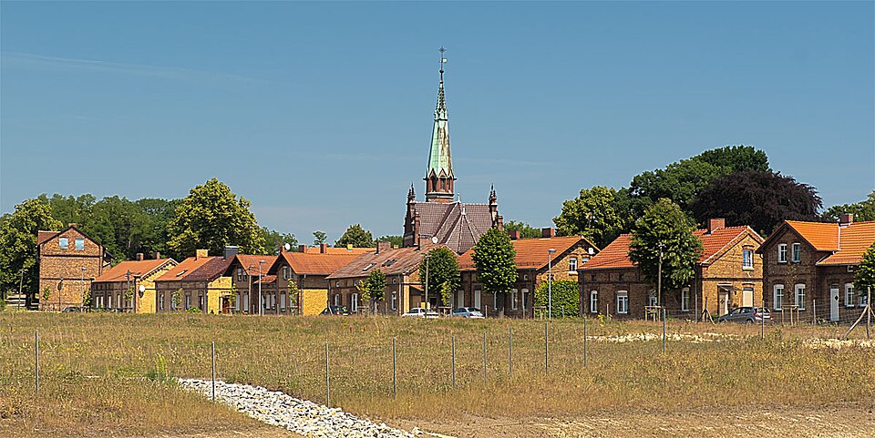 Umzug von Schipkau nach Zypern per Container: Annahütte HDR in Schipkau – Foto: Stefan Fussan, CC BY-SA 3.0, via Wikimedia Commons Umzug von Schipkau nach Zypern per Container: Annahütte HDR in Schipkau
