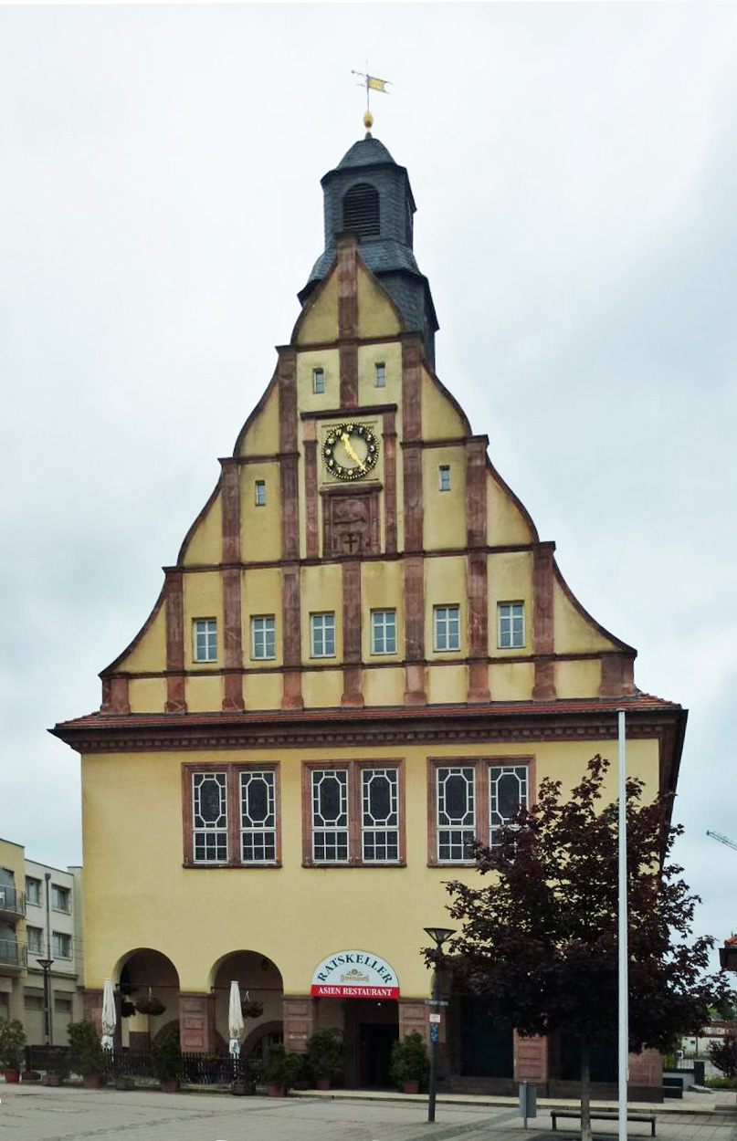 Umzug von Schkeuditz nach Zypern per Container: Rathaus Schkeuditz – Foto: Tnemtsoni, CC BY-SA 3.0, via Wikimedia Commons Umzug von Schkeuditz nach Zypern per Container: Rathaus Schkeuditz