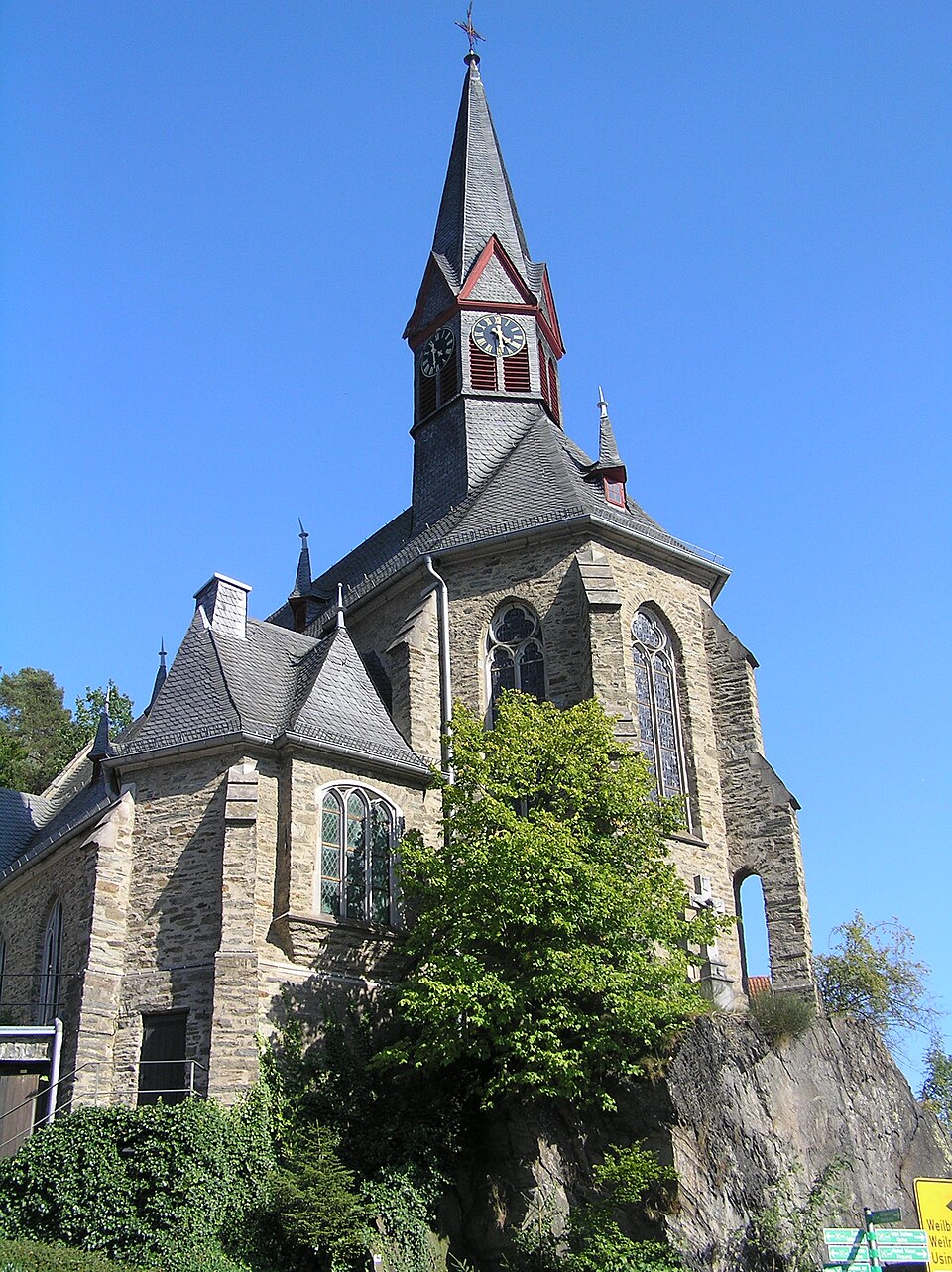 Umzug von Schmitten nach Zypern per Container: Schmitten Kirche von Dorfweil aus – Foto: Karsten11, Public domain, via Wikimedia Commons Umzug von Schmitten nach Zypern per Container: Schmitten Kirche von Dorfweil aus