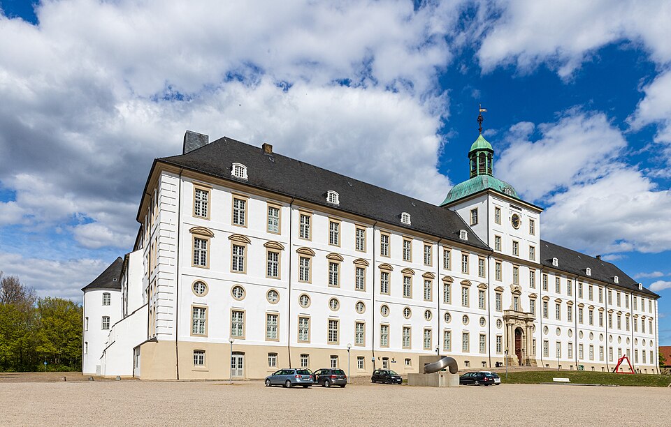 Umzug von Schneeberg nach Zypern per Palette: Schloss Gottorf-msu- in Schneeberg – Foto: Matthias Süßen, CC BY-SA 4.0, via Wikimedia Commons Umzug von Schneeberg nach Zypern per Palette: Schloss Gottorf-msu- in Schneeberg
