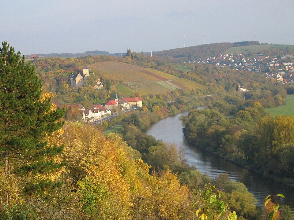 Umzug von Schonungen nach Zypern per Container: Schloß Bismarckshöhe Herbst in Schonungen – Foto: Th. Horling, CC BY-SA 3.0, via Wikimedia Commons Umzug von Schonungen nach Zypern per Container: Schloß Bismarckshöhe Herbst in Schonungen