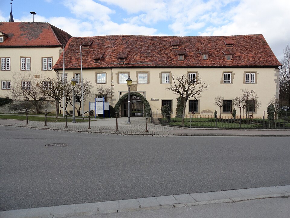 Umzug von Schrozberg nach Zypern per Container: Schrozberg Rathaus – Foto: Sask1094, CC0, via Wikimedia Commons Umzug von Schrozberg nach Zypern per Container: Schrozberg Rathaus
