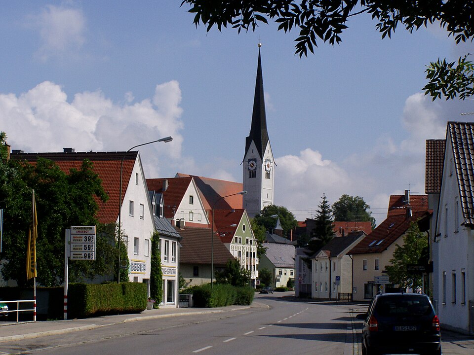 Umzug von Schwabmünchen nach Zypern per Container: MIndelheimer Str, Pfarrkirche v SW in Schwabmünchen – Foto: Flodur63, CC BY-SA 3.0, via Wikimedia Commons Umzug von Schwabmünchen nach Zypern per Container: MIndelheimer Str, Pfarrkirche v SW in Schwabmünchen