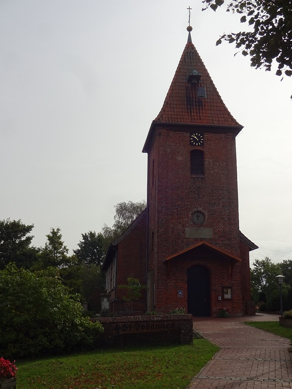 Umzug von Schwanewede nach Zypern per Container: Kirche Schwanewede – Foto: ClausNe, CC BY-SA 4.0, via Wikimedia Commons Umzug von Schwanewede nach Zypern per Container: Kirche Schwanewede