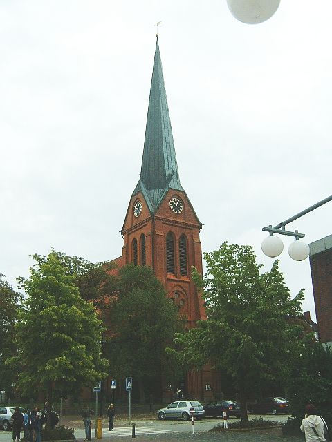 Umzug von Schwarzenbek nach Zypern per Container: Kirche schwarzbek in Schwarzenbek – Foto: Peng 15:28, 5 September 2006 (UTC), CC BY-SA 3.0, via Wikimedia Commons Umzug von Schwarzenbek nach Zypern per Container: Kirche schwarzbek in Schwarzenbek