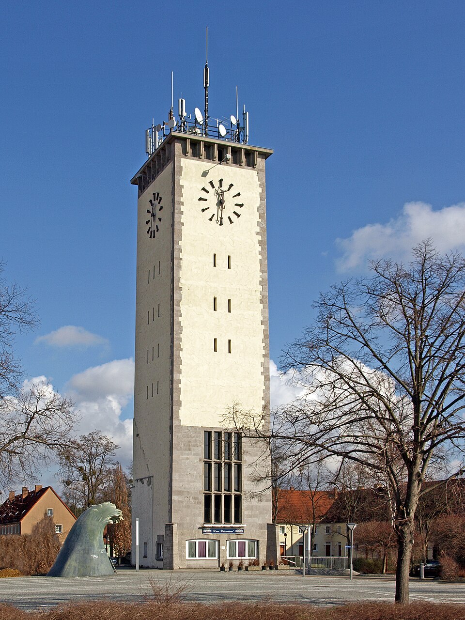 Umzug von Schwarzheide nach Zypern per Container: Schwarzheide Wasserturm – Foto: Oberlausitzerin64, CC BY-SA 4.0, via Wikimedia Commons Umzug von Schwarzheide nach Zypern per Container: Schwarzheide Wasserturm