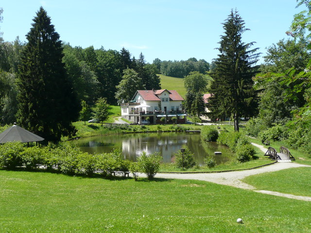 Umzug von Sebnitz nach Zypern per Container: Naherholungsgebiet an der Forellenschenke, geograph.org.uk, in Sebnitz – Foto: Norbert Kaiser, CC BY-SA 2.0, via Wikimedia Commons Umzug von Sebnitz nach Zypern per Container: Naherholungsgebiet an der Forellenschenke, geograph.org.uk, in Sebnitz