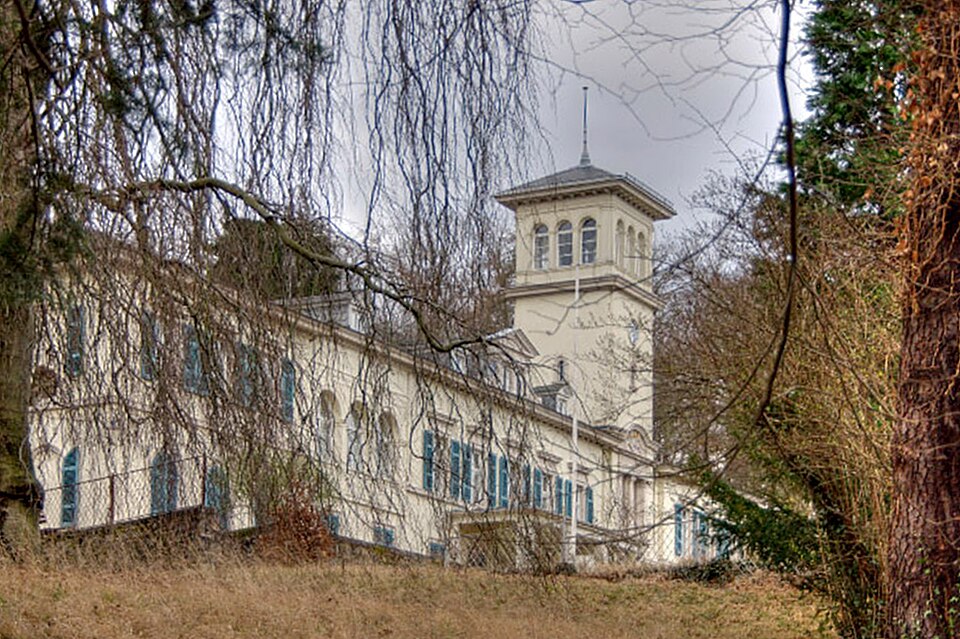 Umzug von Seeheim-Jugenheim nach Zypern per Container: Seeheim Jugenheim Heiligenberg Schloss in Seeheim-Jugenheim – Foto: Heidas, CC BY-SA 3.0, via Wikimedia Commons Umzug von Seeheim-Jugenheim nach Zypern per Container: Seeheim Jugenheim Heiligenberg Schloss in Seeheim-Jugenheim