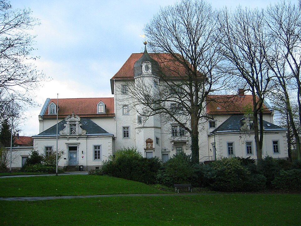 Umzug von Seesen nach Zypern per Container: Burg Sehusa in Seesen – Foto: User Zahlenmonster on de.wikipedia, CC BY-SA 3.0, via Wikimedia Commons Umzug von Seesen nach Zypern per Container: Burg Sehusa in Seesen