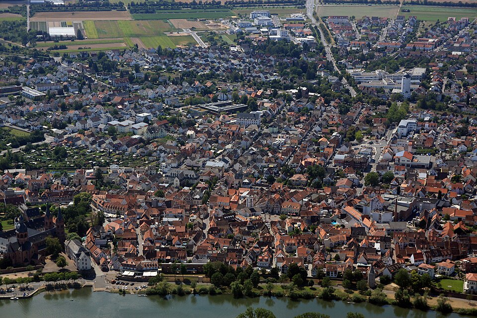 Umzug von Seligenstadt nach Zypern per Container: Seligenstadt Altstadt Hessen – Foto: Martin Kania, CC BY-SA 4.0, via Wikimedia Commons Umzug von Seligenstadt nach Zypern per Container: Seligenstadt Altstadt Hessen