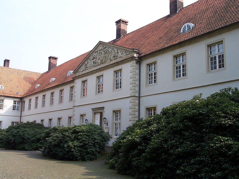 Umzug von Selm nach Zypern per Container: Selm Schloss Cappenberg Zentralgebäude – Foto: Wikimedia-Autor, CC BY-SA 3.0, via Wikimedia Commons Umzug von Selm nach Zypern per Container: Selm Schloss Cappenberg Zentralgebäude