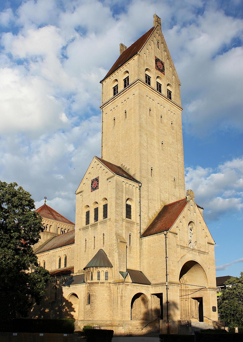 Umzug von Singen (Hohentwiel) nach Zypern per Palette: Herz-Jesu-Kirche Singen (Hohentwiel)