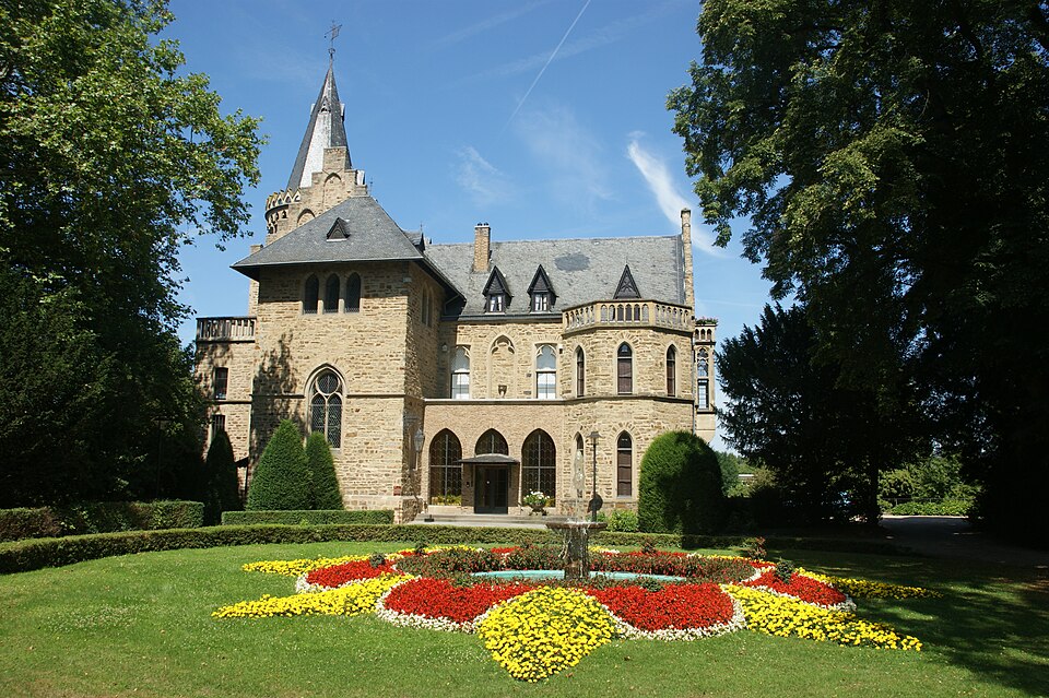 Umzug von Sinzig nach Zypern per Container: Sinzig Schloss – Foto: Tohma (talk) / Doris Antony, Berlin, CC BY-SA 3.0, via Wikimedia Commons Umzug von Sinzig nach Zypern per Container: Sinzig Schloss