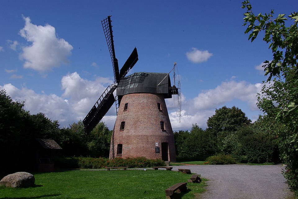 Umzug von Söhlde nach Zypern per Container: Soehlde Windmuehle in Söhlde – Foto: Clemensfranz, CC BY-SA 3.0, via Wikimedia Commons Umzug von Söhlde nach Zypern per Container: Soehlde Windmuehle in Söhlde