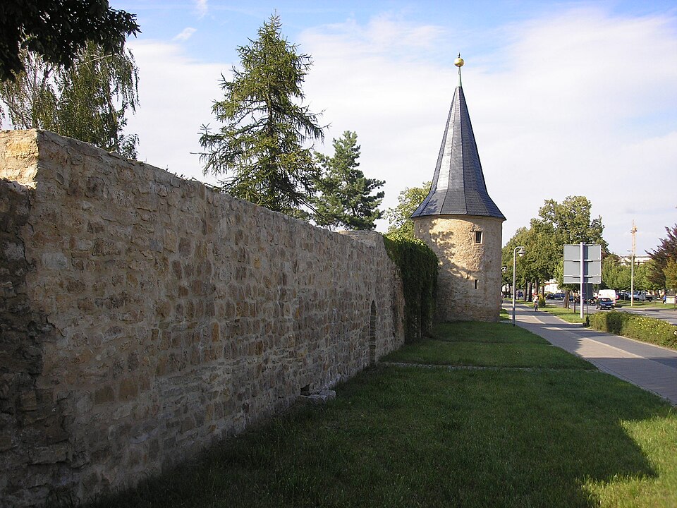 Umzug von Sömmerda nach Zypern per Container: Stadtmauer Sömmerda – Foto: Michael Sander, CC BY-SA 3.0, via Wikimedia Commons Umzug von Sömmerda nach Zypern per Container: Stadtmauer Sömmerda