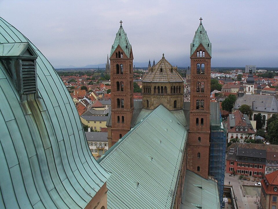 Umzug von Speyer nach Zypern per Container: Speyerer Dom Dach – Foto: Wikimedia-Autor, CC BY-SA 2.5, via Wikimedia Commons Umzug von Speyer nach Zypern per Container: Speyerer Dom Dach