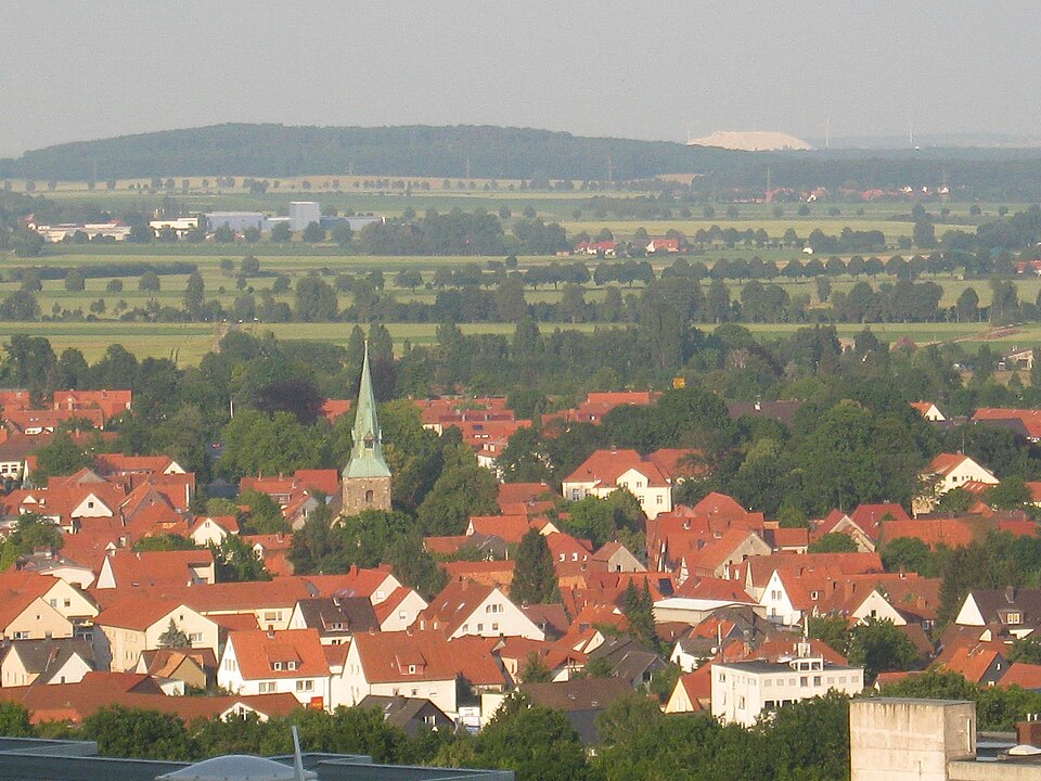 Umzug von Springe nach Zypern per Container: Blick vom Ebersberg in Springe – Foto: Gerhard kemme, CC0, via Wikimedia Commons Umzug von Springe nach Zypern per Container: Blick vom Ebersberg in Springe