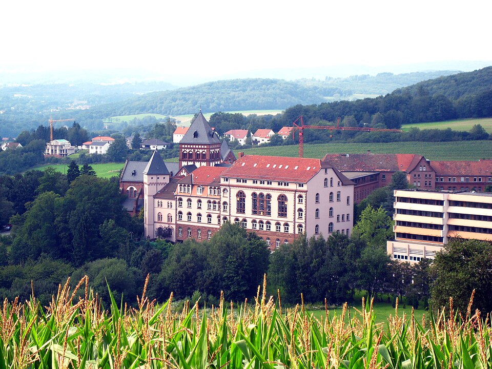 Umzug von St. Wendel nach Zypern per Container: Missionshaus St Wendel in St. Wendel – Foto: MyName (SecretDisc), Public domain, via Wikimedia Commons Umzug von St. Wendel nach Zypern per Container: Missionshaus St Wendel in St. Wendel