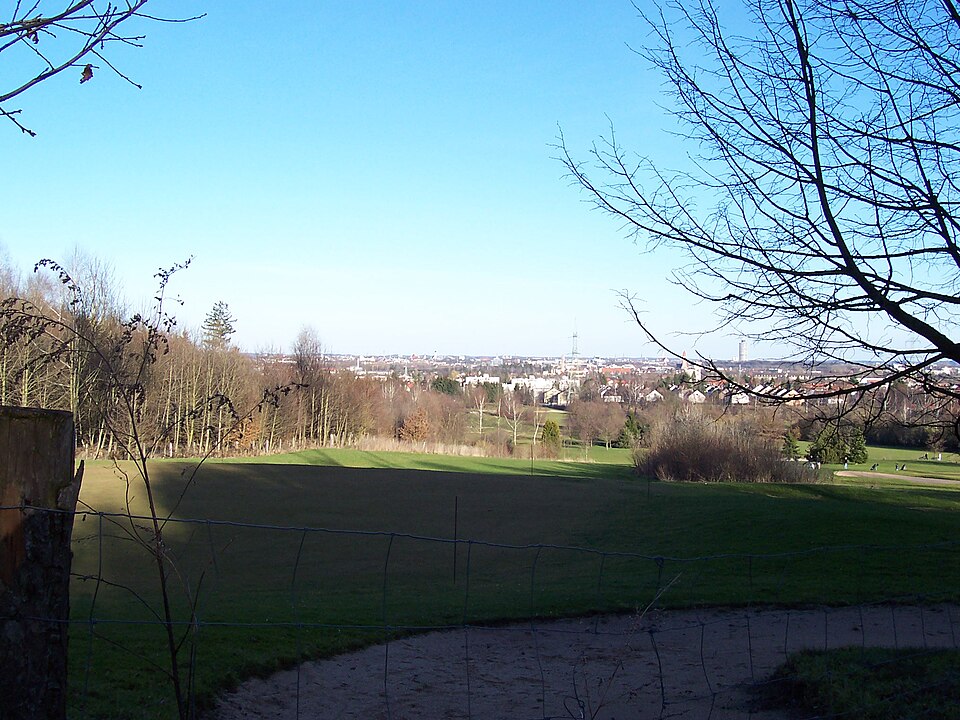 Umzug von Stadtbergen nach Zypern per Container: Golfclub Leitershofen in Stadtbergen – Foto: robinde, CC BY 2.5, via Wikimedia Commons Umzug von Stadtbergen nach Zypern per Container: Golfclub Leitershofen in Stadtbergen