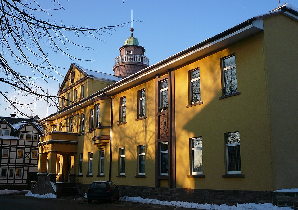 Umzug von Stadtoldendorf nach Zypern per Palette: Rathaus Stadtoldendorf – Foto: Jan Stubenitzky (Dehio), CC BY-SA 3.0, via Wikimedia Commons Umzug von Stadtoldendorf nach Zypern per Palette: Rathaus Stadtoldendorf