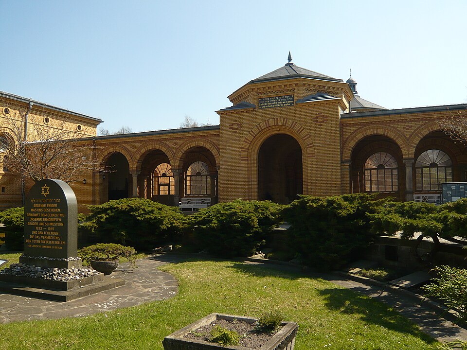 Umzug von Steinheim nach Zypern per Container: Jüdischer Friedhof in Steinheim – Foto: Angela M. Arnold, Berlin, CC BY-SA 3.0, via Wikimedia Commons Umzug von Steinheim nach Zypern per Container: Jüdischer Friedhof in Steinheim