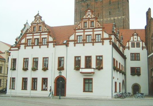 Umzug von Stendal nach Zypern per Container: Stadtansicht Stendal – Foto: Peng, CC BY-SA 3.0, via Wikimedia Commons Umzug von Stendal nach Zypern per Container: Stadtansicht Stendal