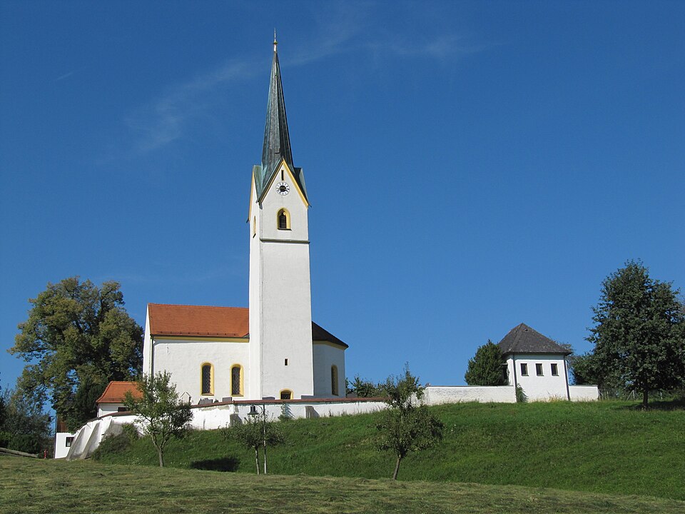 Umzug von Stephanskirchen nach Zypern per Container: Wallfahrtskirche St. Leonhard in Stephanskirchen – Foto: Hg6996, CC BY-SA 4.0, via Wikimedia Commons Umzug von Stephanskirchen nach Zypern per Container: Wallfahrtskirche St. Leonhard in Stephanskirchen