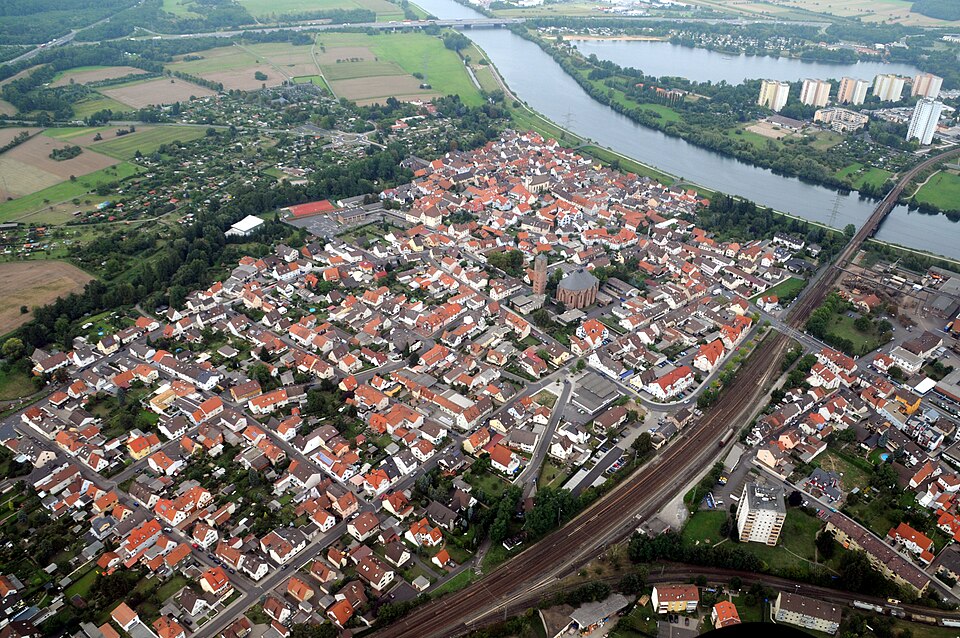 Umzug von Stockstadt am Main nach Zypern per Palette: Stockstadt am Main Aerial – Foto: Fritz Geller-Grimm supported by Rüdiger Wandke, CC BY-SA 3.0, via Wikimedia Commons Umzug von Stockstadt am Main nach Zypern per Palette: Stockstadt am Main Aerial