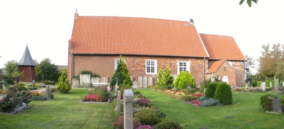 Umzug von Stollberg nach Zypern per Container: Kirche Bordelum in Stollberg – Foto: Goegeo, CC BY-SA 3.0, via Wikimedia Commons Umzug von Stollberg nach Zypern per Container: Kirche Bordelum in Stollberg