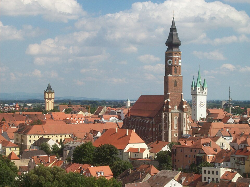 Umzug von Straubing nach Zypern per Palette: Straubinger Stadtbild – Foto: Benutzer:Donaulustig, Public domain, via Wikimedia Commons Umzug von Straubing nach Zypern per Palette: Straubinger Stadtbild
