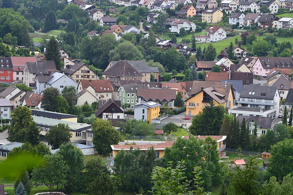 Umzug von Stühlingen nach Zypern per Container: Stuehlingen Downtown in Stühlingen – Foto: Schermuuser, CC BY-SA 4.0, via Wikimedia Commons Umzug von Stühlingen nach Zypern per Container: Stuehlingen Downtown in Stühlingen