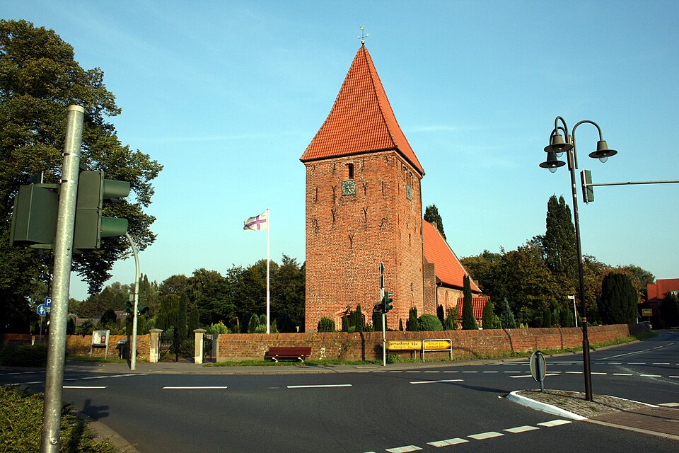 Umzug von Stuhr nach Zypern per Container: Stuhr Kirche K – Foto: BangertNo, CC BY 3.0, via Wikimedia Commons Umzug von Stuhr nach Zypern per Container: Stuhr Kirche K