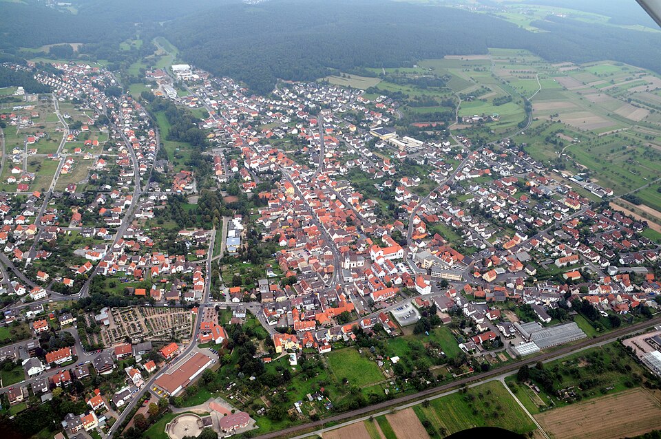 Umzug von Sulzbach am Main nach Zypern per Container: Sulzbach am Main Aerial – Foto: Fritz Geller-Grimm supported by Rüdiger Wandke, CC BY-SA 3.0, via Wikimedia Commons Umzug von Sulzbach am Main nach Zypern per Container: Sulzbach am Main Aerial
