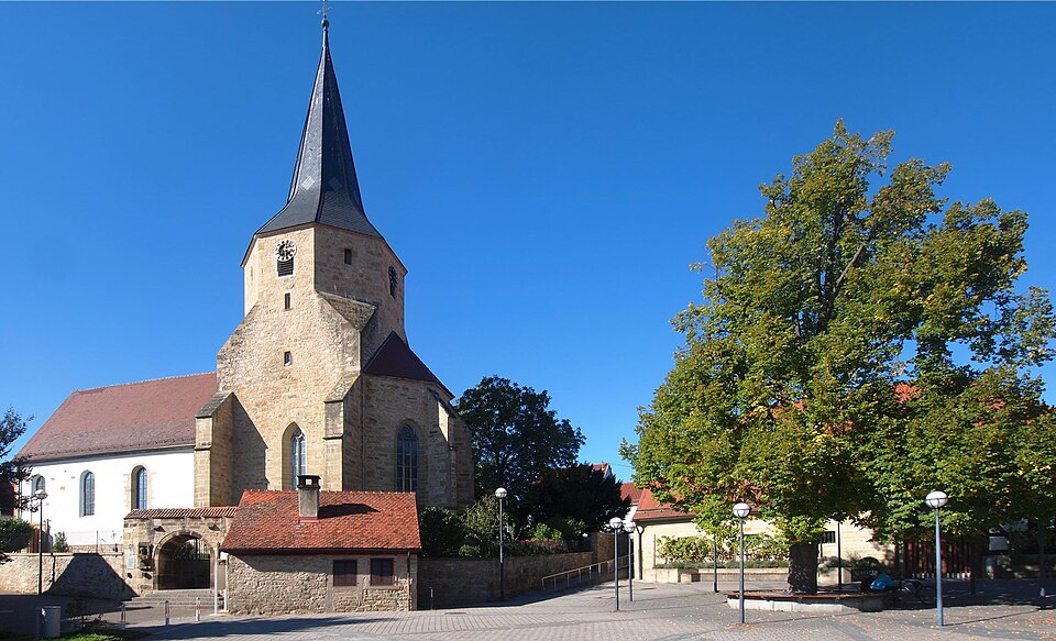 Umzug von Tamm nach Zypern per Container: Tamm Kirche-Kelter – Foto: Ikar.us, CC BY 3.0 de, via Wikimedia Commons Umzug von Tamm nach Zypern per Container: Tamm Kirche-Kelter
