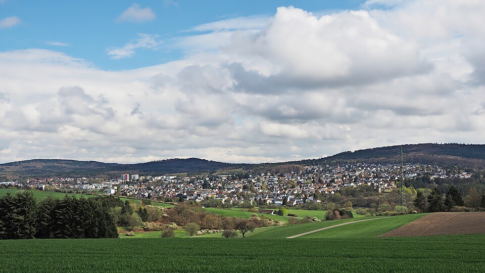 Umzug von Taunusstein nach Zypern per Container: Taunusstein Bleidenstadt Hahn – Foto: Kreuzschnabel, CC BY-SA 3.0, via Wikimedia Commons Umzug von Taunusstein nach Zypern per Container: Taunusstein Bleidenstadt Hahn