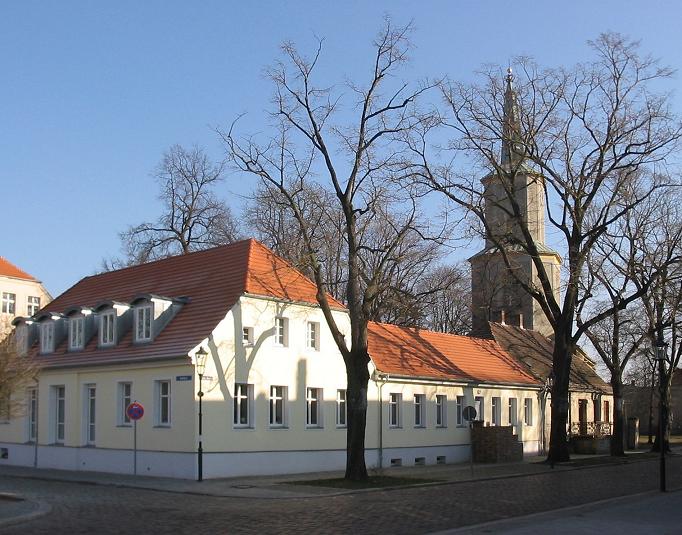 Umzug von Teltow nach Zypern per Container: Am Marktplatz und Kirche St Andreas – Foto: Lienhard Schulz, CC BY 3.0, via Wikimedia Commons Umzug von Teltow nach Zypern per Container: Am Marktplatz und Kirche St Andreas