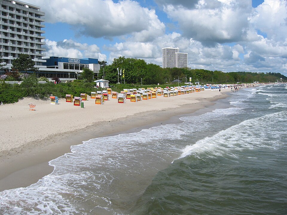 Umzug von Timmendorfer Strand nach Zypern per Container: Stadtansicht Timmendorfer Strand – Foto: Magnus Manske, CC BY 1.0, via Wikimedia Commons Umzug von Timmendorfer Strand nach Zypern per Container: Stadtansicht Timmendorfer Strand
