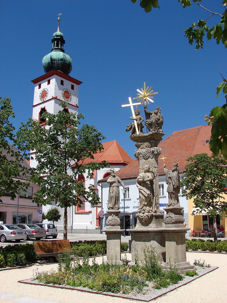 Umzug von Tirschenreuth nach Zypern per Container: Die Dreifaltigkeits-Säule auf dem Tirschenreuter Marktplatz in Tirschenreu – Foto: Tpilz, CC BY-SA 3.0, via Wikimedia Commons Umzug von Tirschenreuth nach Zypern per Container: Die Dreifaltigkeits-Säule auf dem Tirschenreuter Marktplatz in Tirschenreu