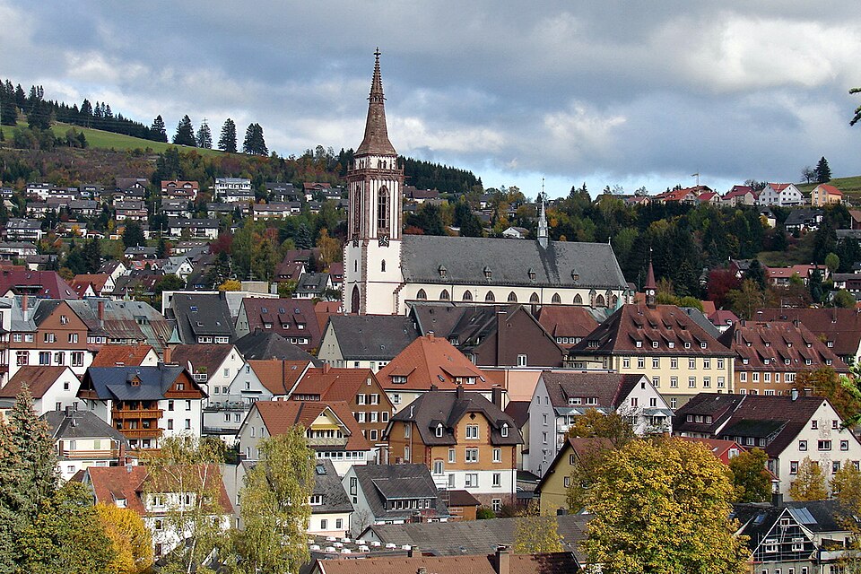 Umzug von Titisee-Neustadt nach Zypern per Container: Titisee-Neustadt St.-Jakobus-Münster – Foto: Helmlechner, CC BY-SA 4.0, via Wikimedia Commons Umzug von Titisee-Neustadt nach Zypern per Container: Titisee-Neustadt St.-Jakobus-Münster